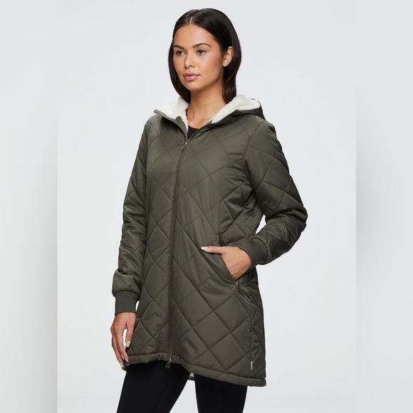 NWOT Avalanche green puffer coat with Sherpa lining Women